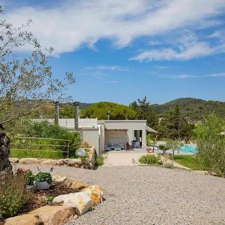 La Con Piscina Privata Ferienhaus