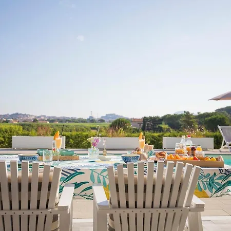 La Con Piscina Privata Ferienhaus