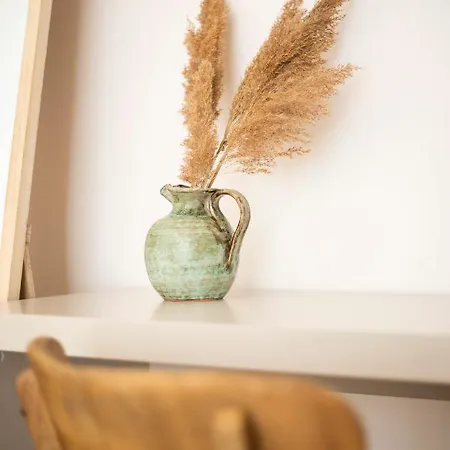 La Con Piscina Privata ゲストハウス 4*