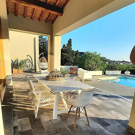 La Con Piscina Privata Ferienhaus *