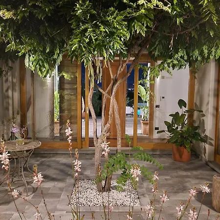 La Con Piscina Privata 4*