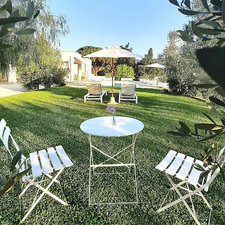 La Con Piscina Privata 4*