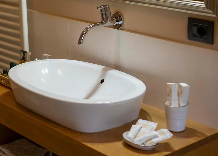 La Con Piscina Privata 4*