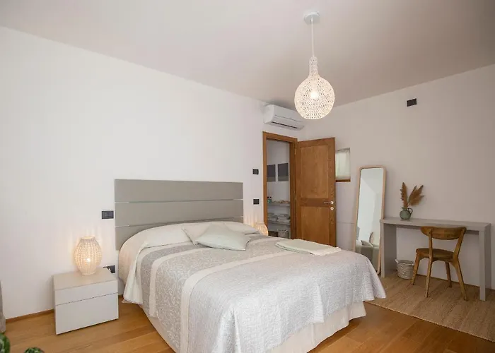 La Con Piscina Privata