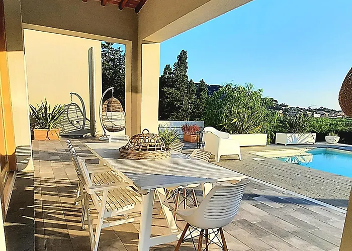 La Con Piscina Privata 게스트하우스 4*