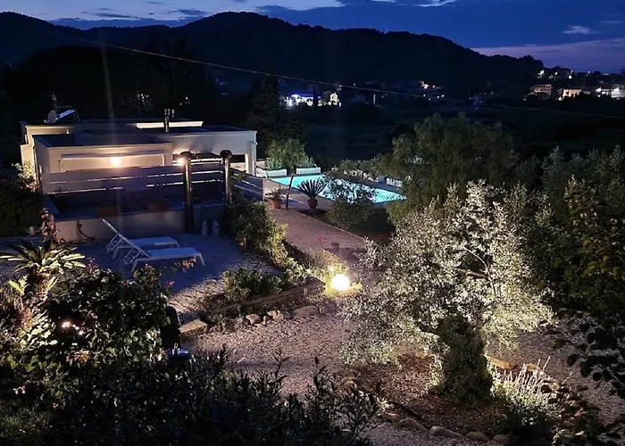 게스트하우스 La Con Piscina Privata 4*