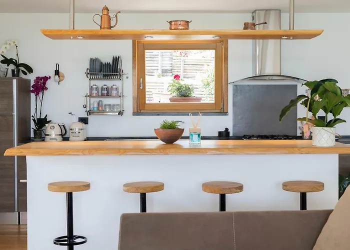 La Con Piscina Privata 게스트하우스 4*